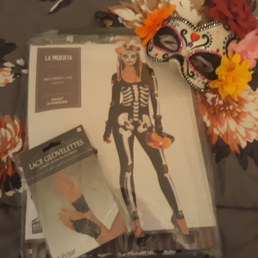 Adult La Muerta Costume and Accessories